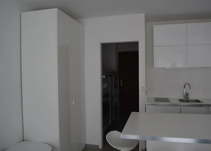 joli studio exposé sud avec terrasse